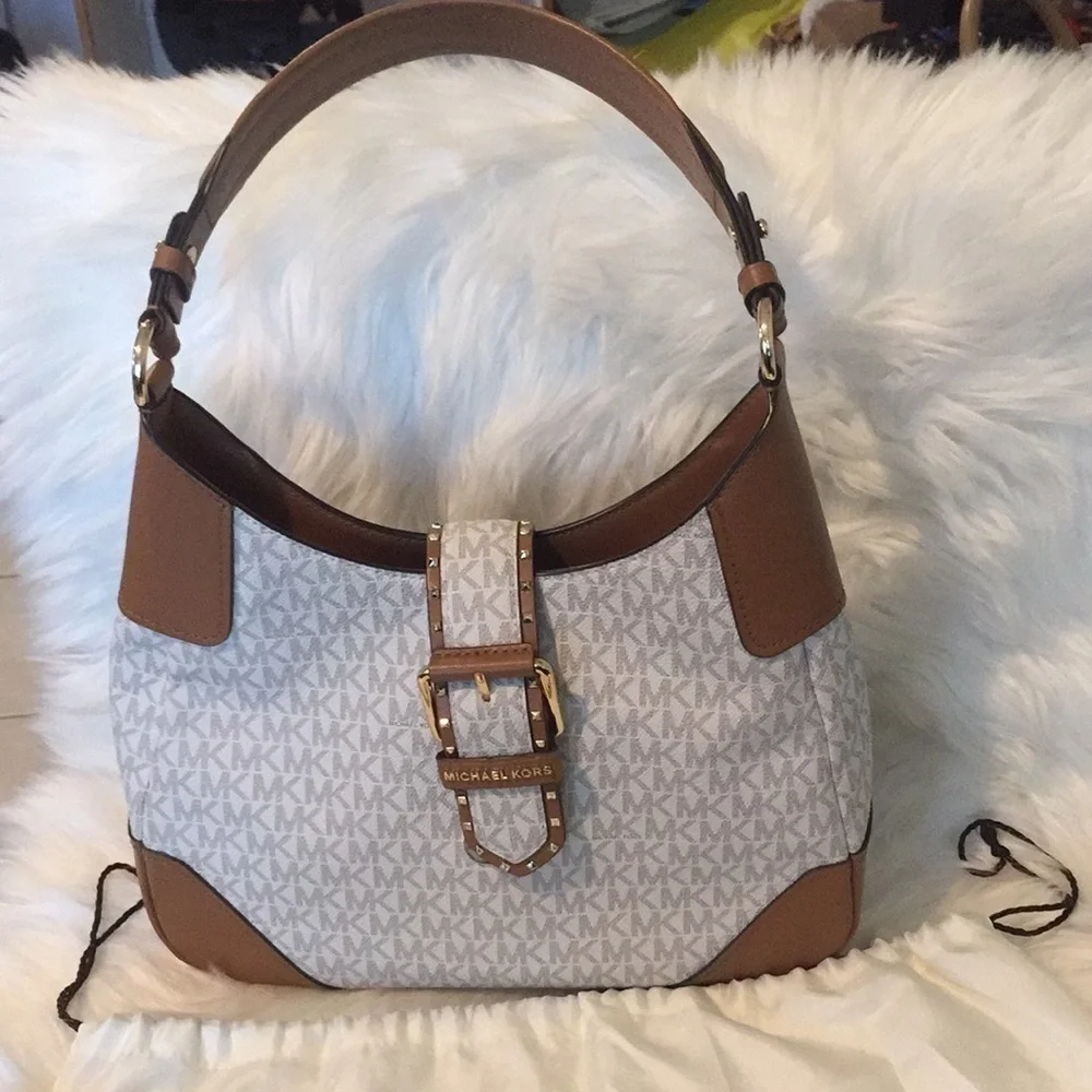 Michael Kors Lillian Vanilla Medium Shoulder Bag